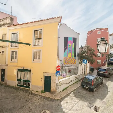 Guest house Guestready - Charming Duplex In The Alfama Heart 4*